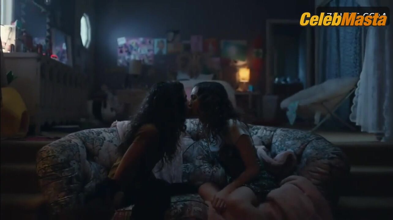 Maude Apatow Zendaya And ’s Lesbian Scene, Euphoria - Photo 2 of 5 photo 4