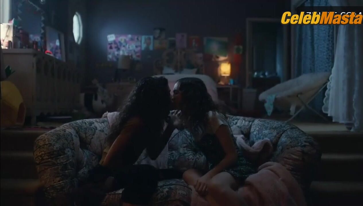 Maude Apatow Zendaya And ’s Lesbian Scene, Euphoria - Photo 2 of 5 photo 5