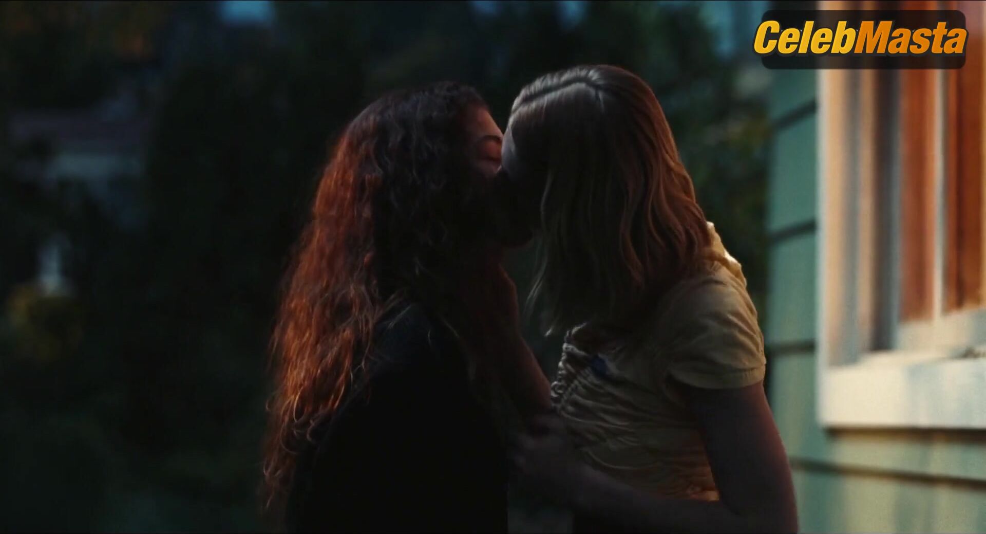 Hunter Schafer Zendaya And Get Steamy In Lesbian Scene, - Photo 1 of 5 photo 2