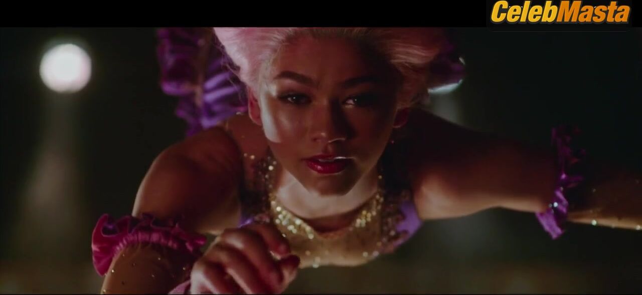Zendaya Shows Off Hot Scene In The Greatest Showman - Photo 1 of 5 photo 2