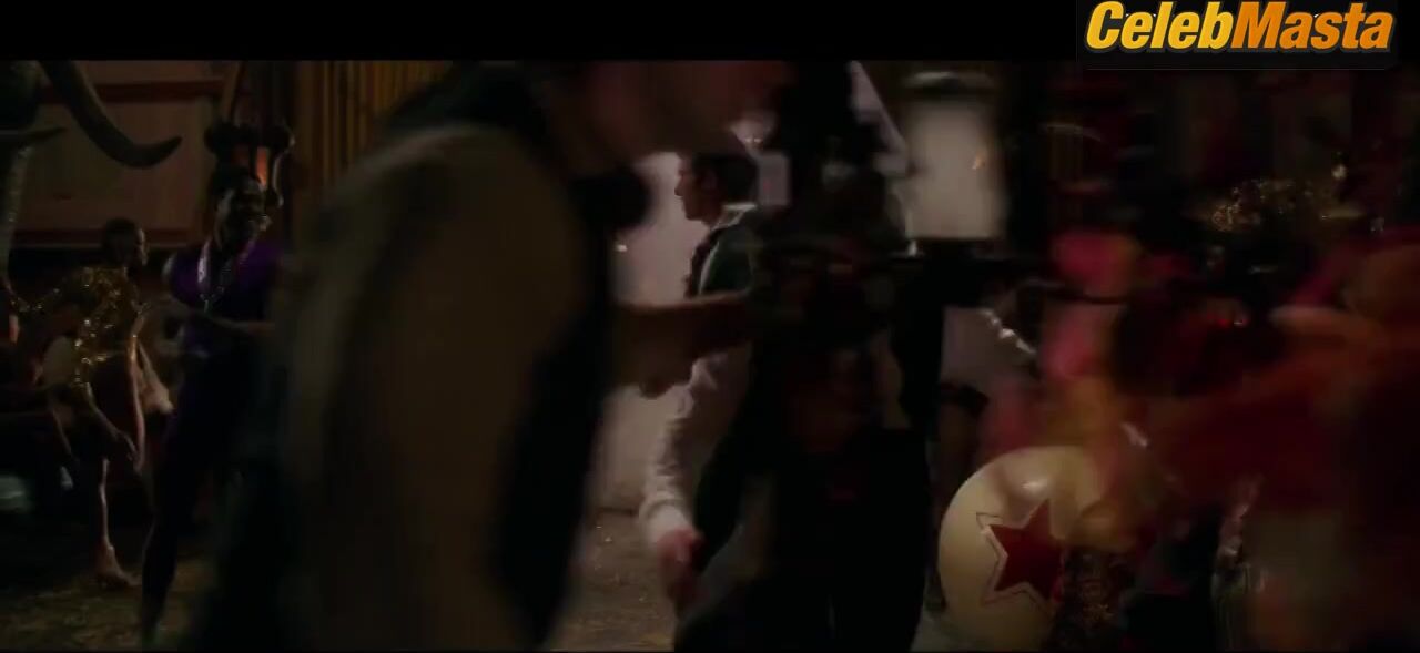 Zendaya Shows Off Hot Scene In The Greatest Showman - Photo 1 of 5 photo 4