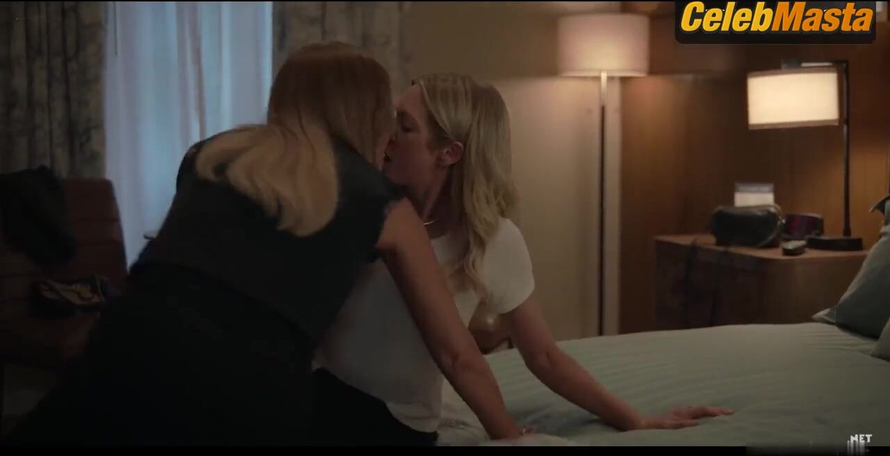 Malin Akerman Lesbian, Tits Scene From The Hunting Wives - Photo 2 of 5