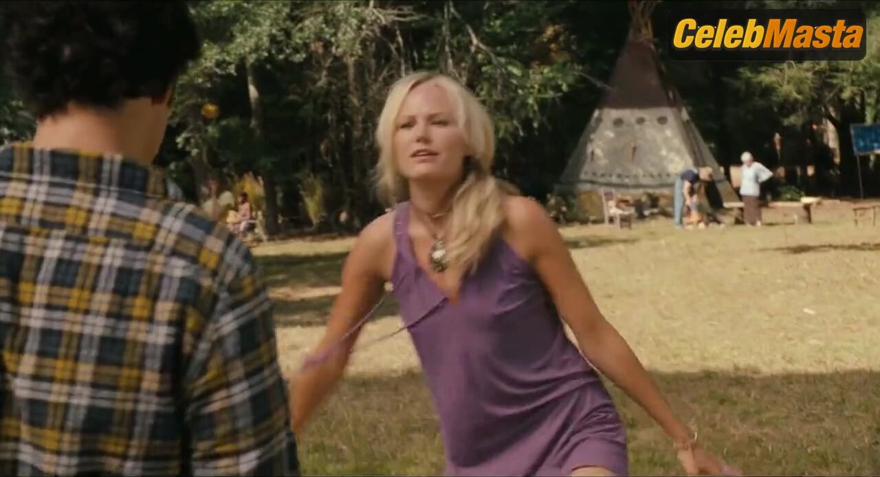 Malin Akerman ’s Sexy Scene From Wanderlust - Photo 2 of 5