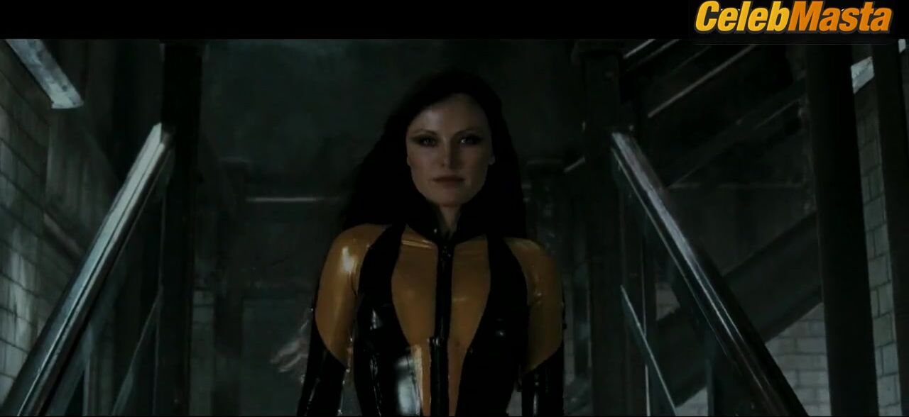 Malin Akerman ’s Sexy Scene From Watchmen - Photo 3 of 5 photo 4