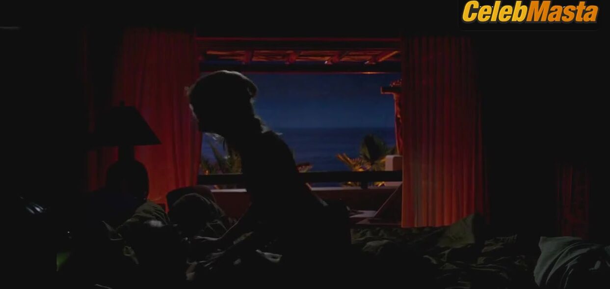 Malin Akerman ’s Tits Scene From The Heartbreak Kid - Photo 3 of 5 photo 2