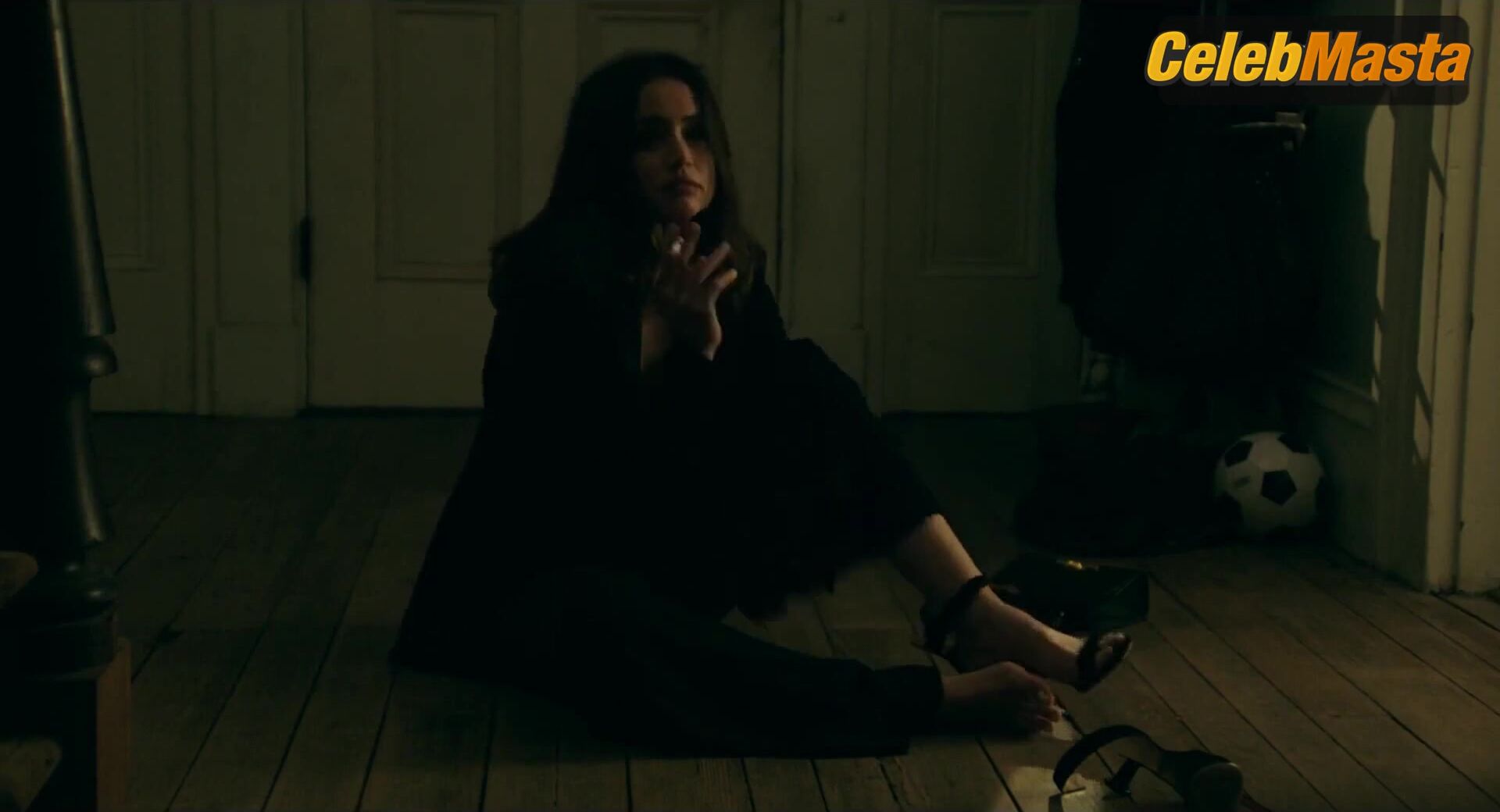 Ana De Armas Hot Scene From Deep Water - Photo 3 of 5 photo 5