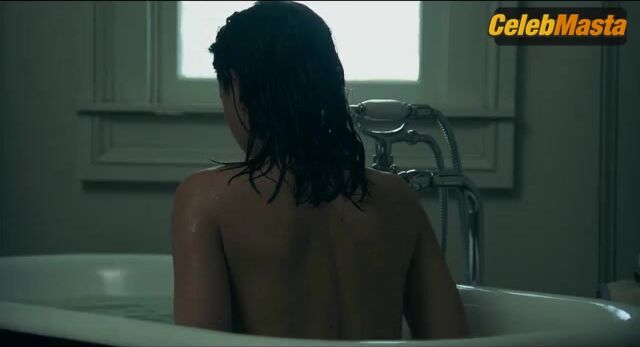 Ana De Armas Tits Scene From Deep Water - Photo 2 of 5
