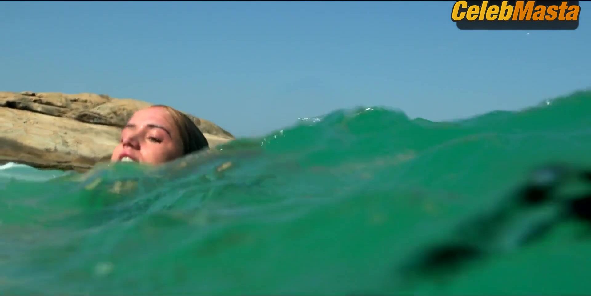 Ana De Armas Sexy Scene From Sergio - Photo 2 of 5