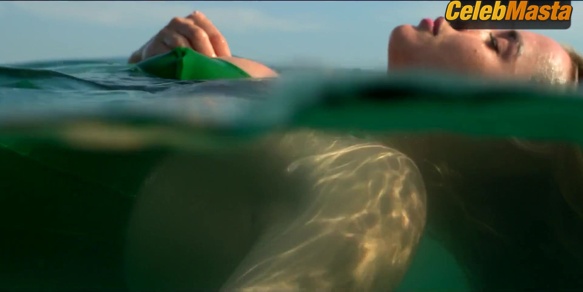Ana De Armas Sexy Scene From Sergio - Photo 2 of 5 photo 5