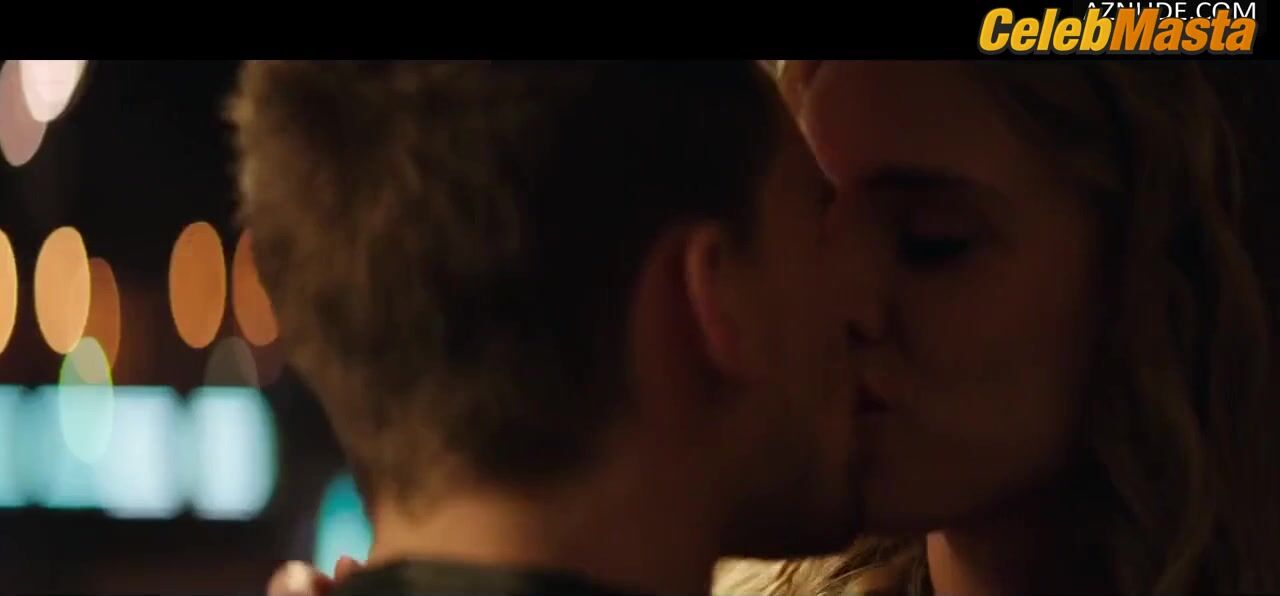 Ana De Armas Tits, Swimsuit Scene From Overdrive - Photo 1 of 5 photo 4