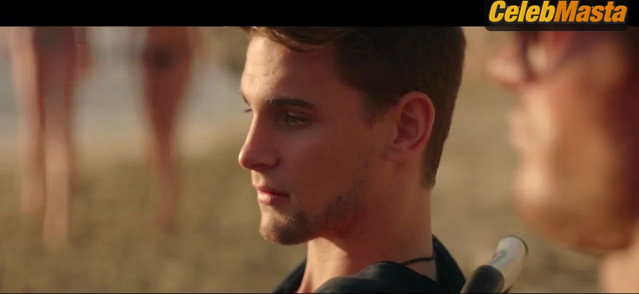 Ana De Armas And Gaia Weiss Swimsuit Scene From Overdrive - Photo 1 of 5 photo 2