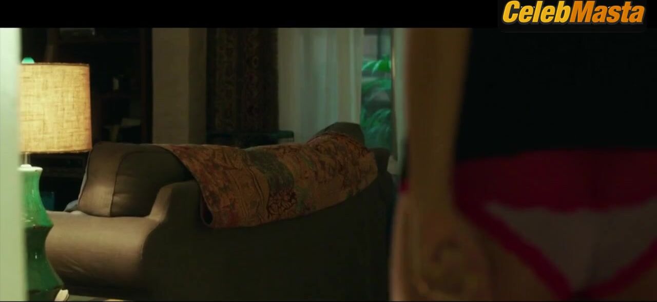 Ana De Armas Underwear Scene From War Dogs - Photo 2 of 5