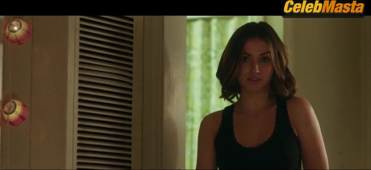 Ana De Armas Underwear Scene From War Dogs - Photo 2 of 5 photo 5