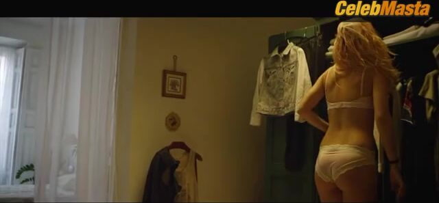 Ana De Armas Underwear Scene From Por Un Punado De Besos - Photo 1 of 5 photo 2