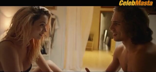 Ana De Armas Underwear Scene In Por Un Punado De Besos - Photo 1 of 5 photo 5