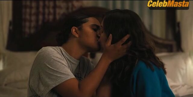 Alison Brie And Kiersey Clemons Lesbian Scene From - Photo 1 of 5 photo 5