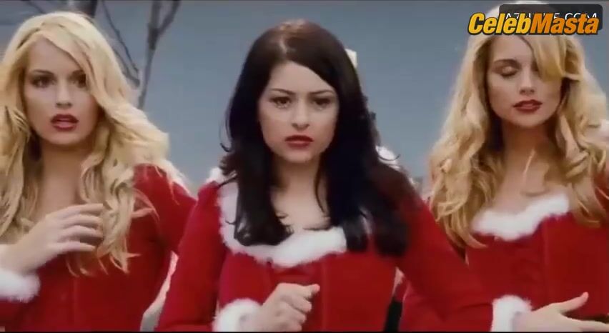 Alison Brie Christina Hendricks, Jennifer Love Hewitt - Photo 4 of 5