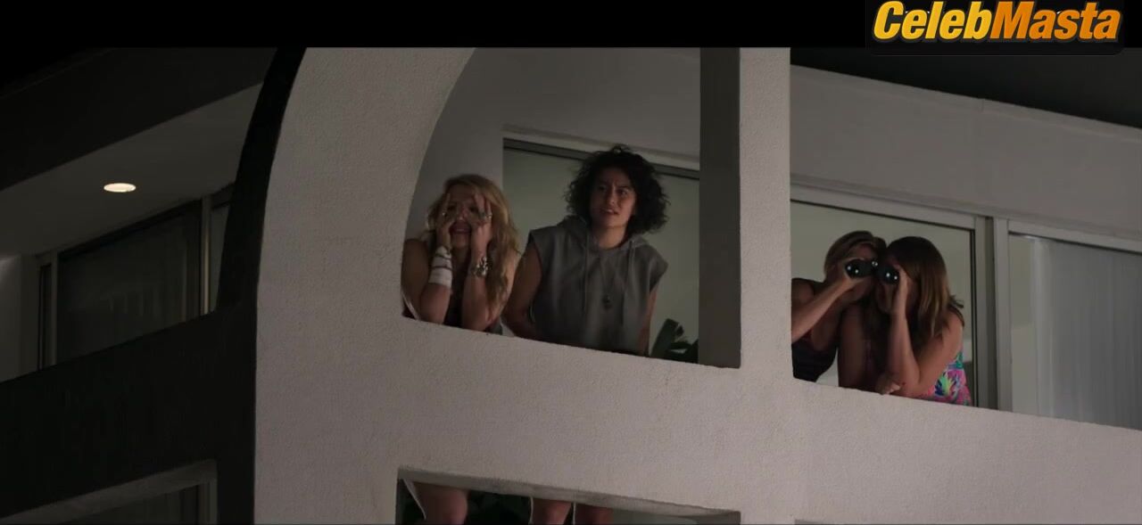 Demi Moore And Zoe Kravitz Lesbian Scene, Underwear In - Photo 1 of 5 photo 4