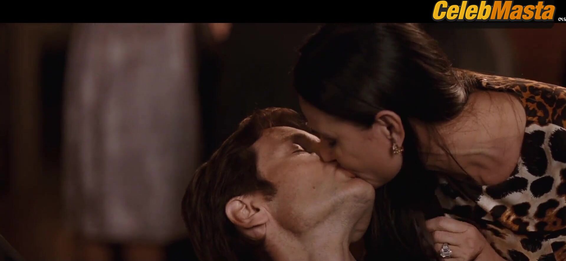 Demi Moore ’s Sexy Scene From The Joneses - Photo 2 of 5
