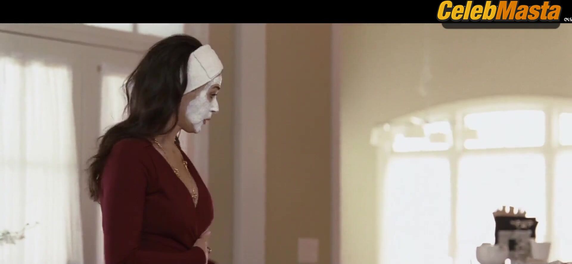 Demi Moore ’s Sexy Scene From The Joneses - Photo 2 of 5 photo 3