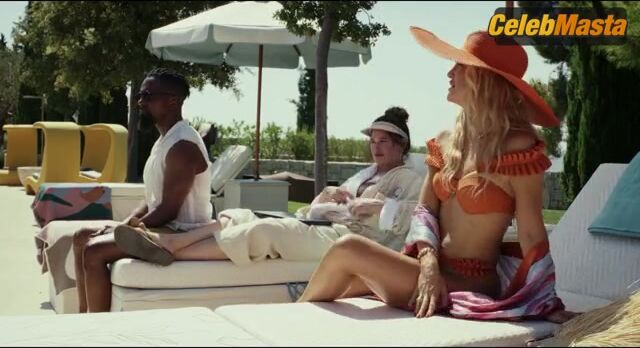 Kate Hudson And Madelyn Cline Swimsuit Scene From Glass - Photo 1 of 5 photo 3