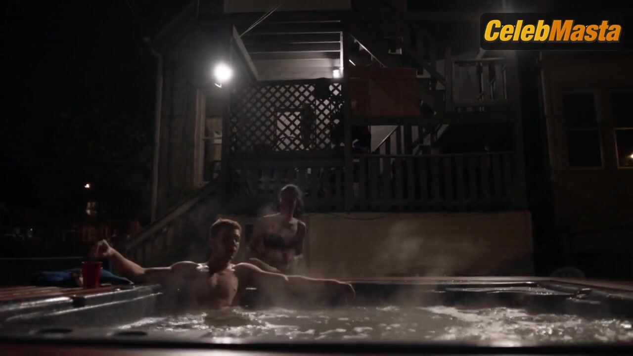 Emmy Rossum Flaunts Underwear Scene In Shameless - Photo 2 of 5 photo 4