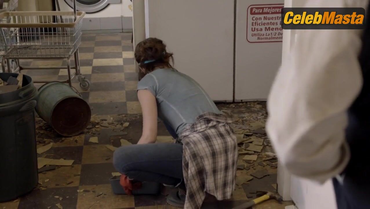 Emmy Rossum Steamy Scene In Shameless - Photo 2 of 5 photo 4