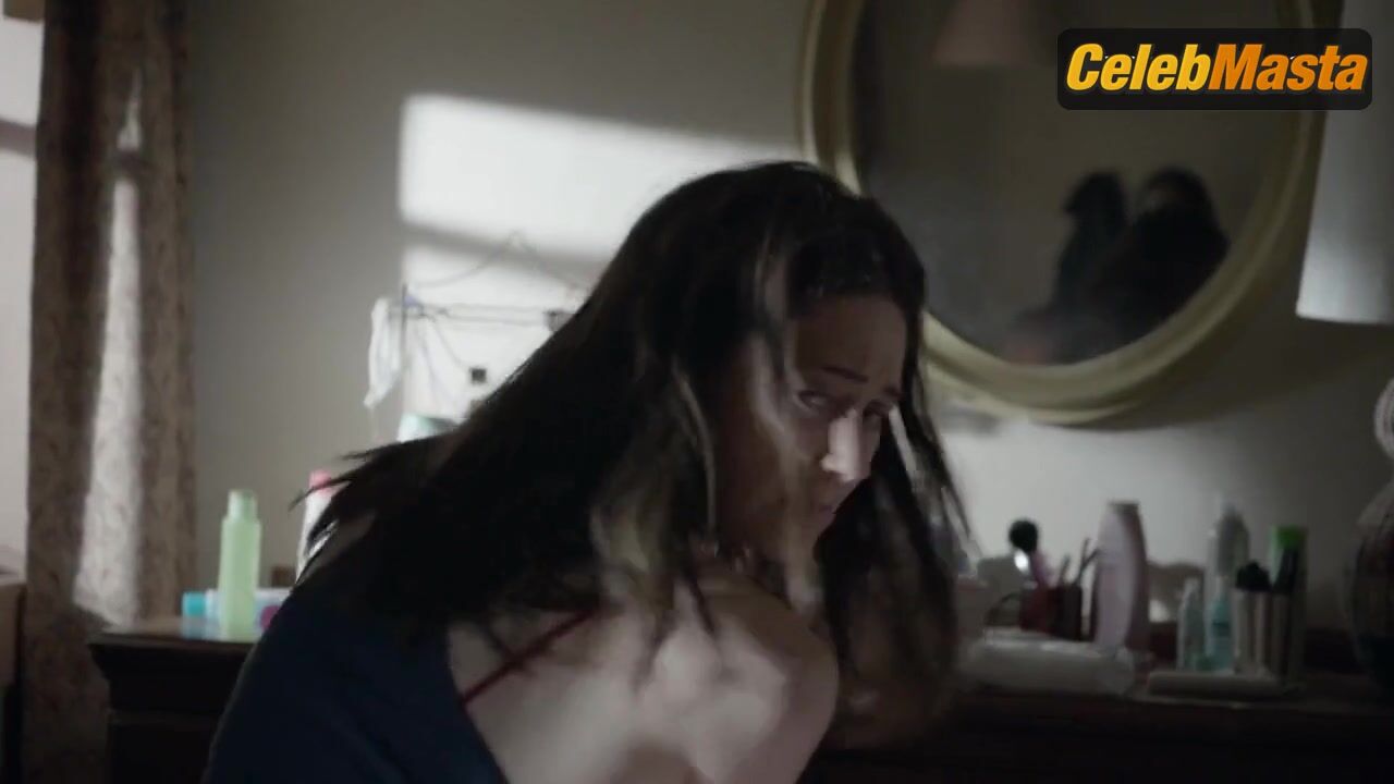 Emmy Rossum Naked Scene From Shameless - Photo 1 of 5 photo 4