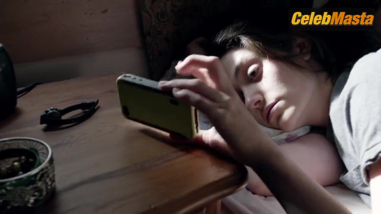 Emmy Rossum Naked Scene In Shameless - Photo 2 of 5