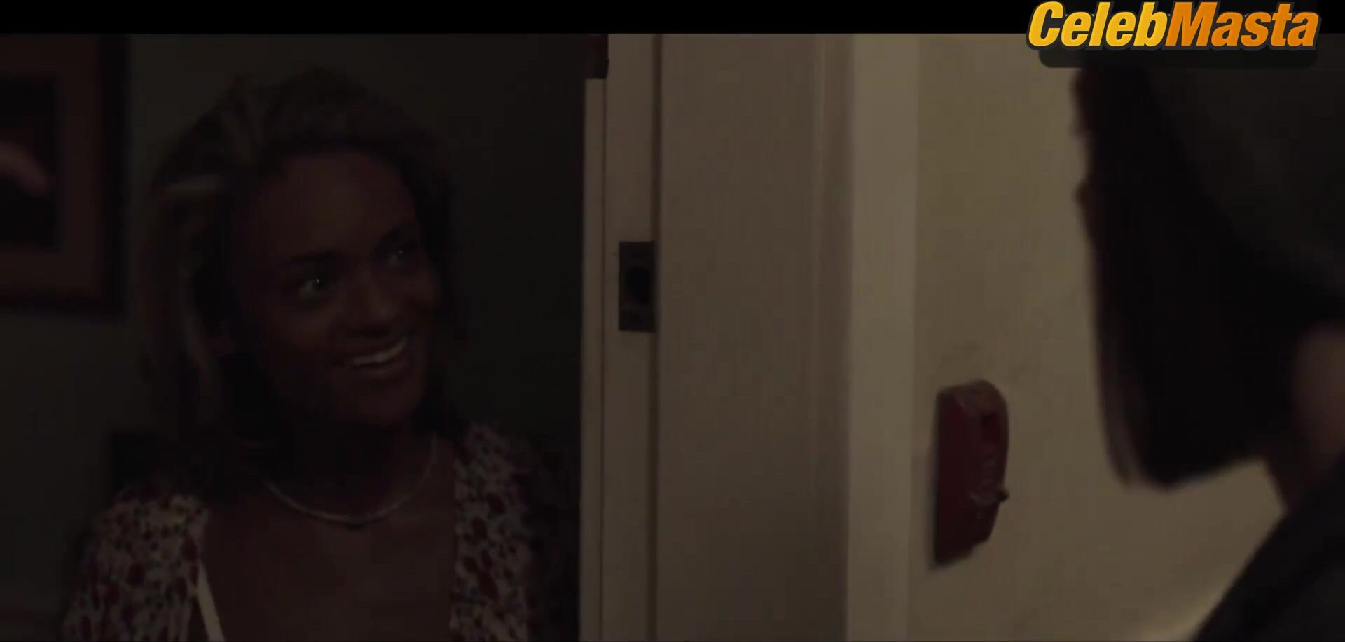 Jessica Biel And Kandyse Mcclure Lesbian Scene From - Photo 2 of 5