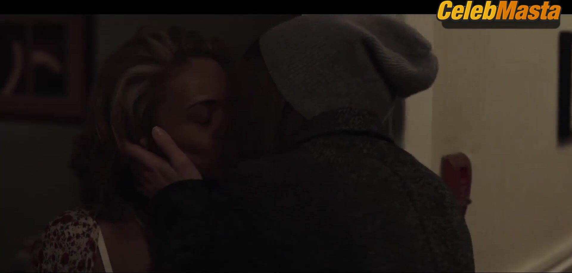 Jessica Biel And Kandyse Mcclure Lesbian Scene From - Photo 2 of 5 photo 5