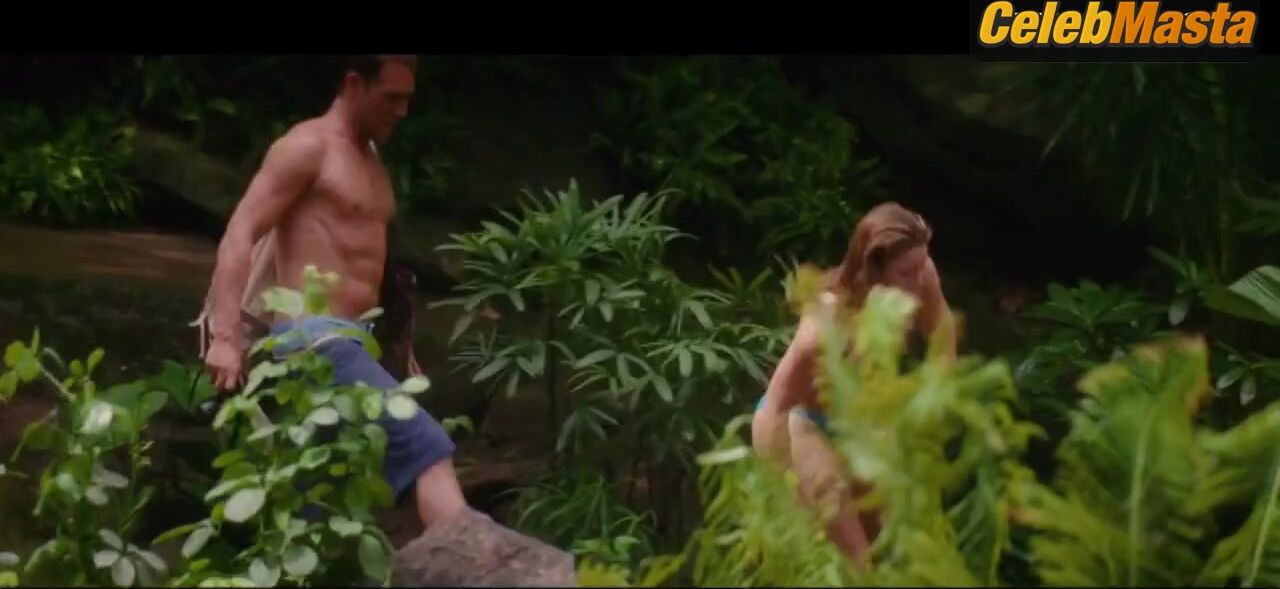 Jessica Biel Swimsuit Scene From Stealth - Photo 2 of 5
