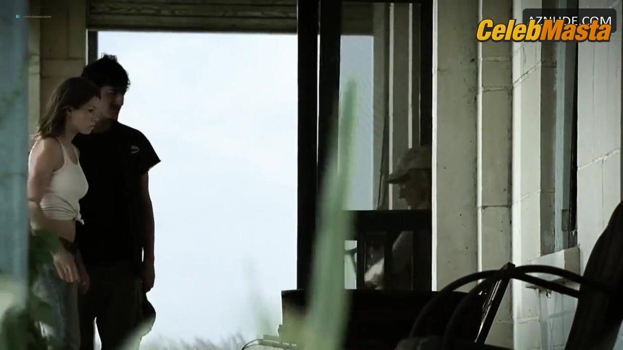 Jessica Biel Tits Scene From The Texas Chainsaw Massacre - Photo 1 of 5 photo 3