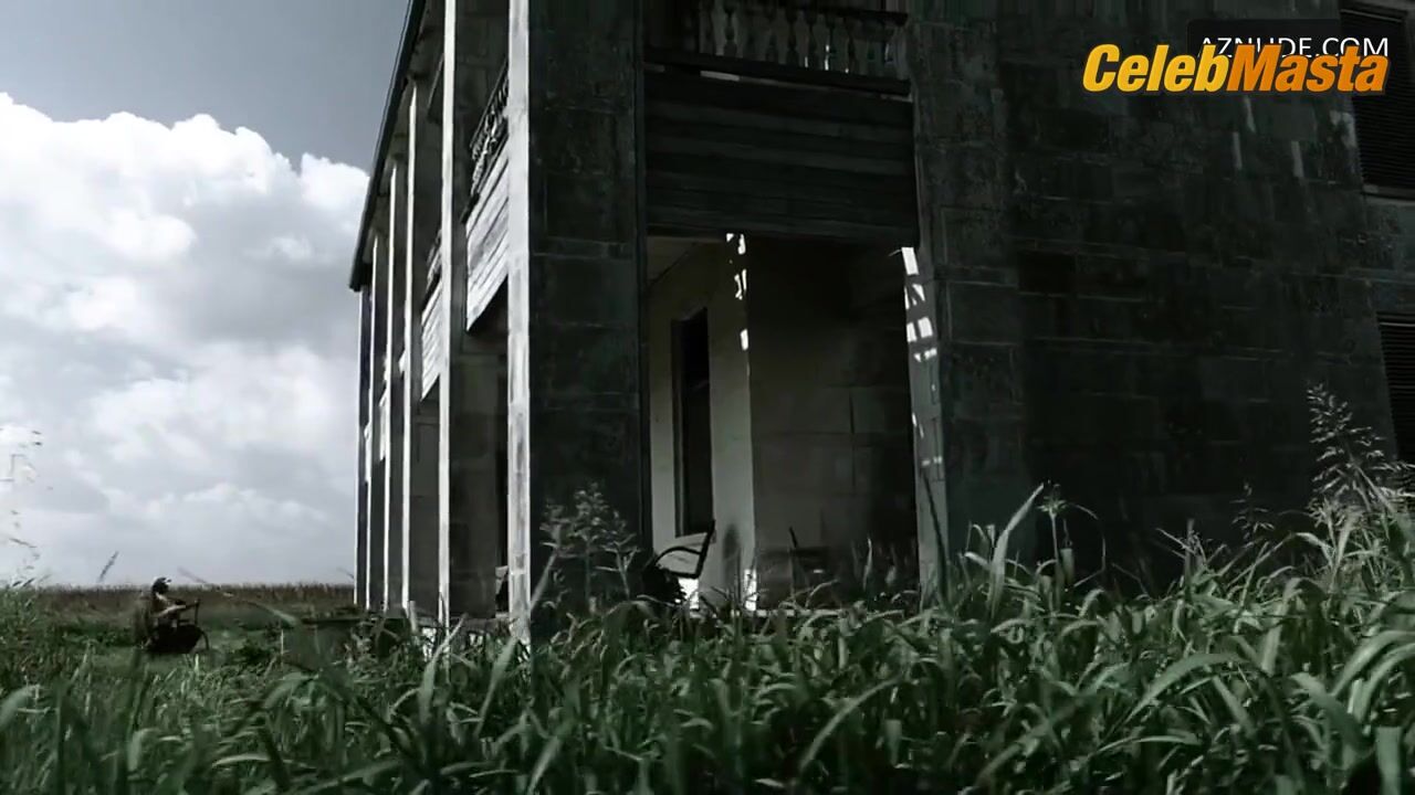 Jessica Biel Tits Scene From The Texas Chainsaw Massacre - Photo 1 of 5 photo 4