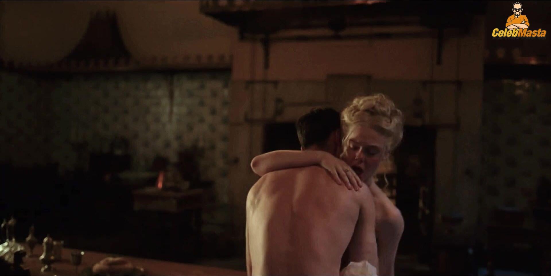 Elle Fanning Elle Fanning Nude Scene Photos Gallery - Photo 13 of 22