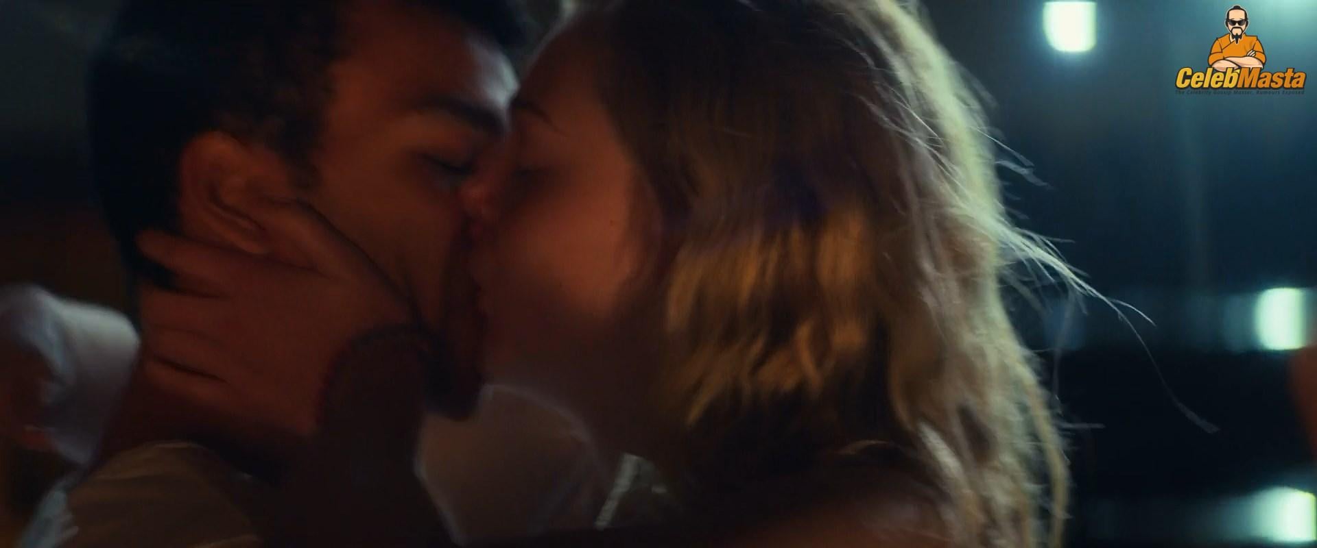 Elle Fanning Elle Fanning Nude Photo Collection - Photo 10 of 12