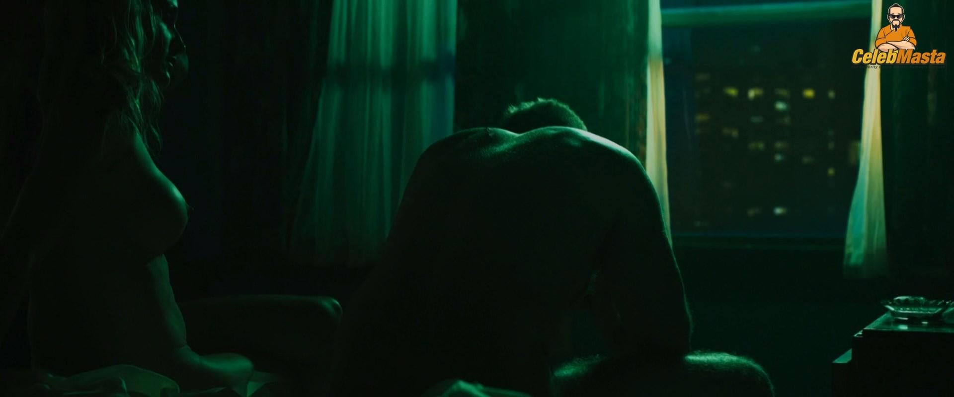 Elle Fanning Elle Fanning Nude Scene Photos Gallery - Photo 6 of 6