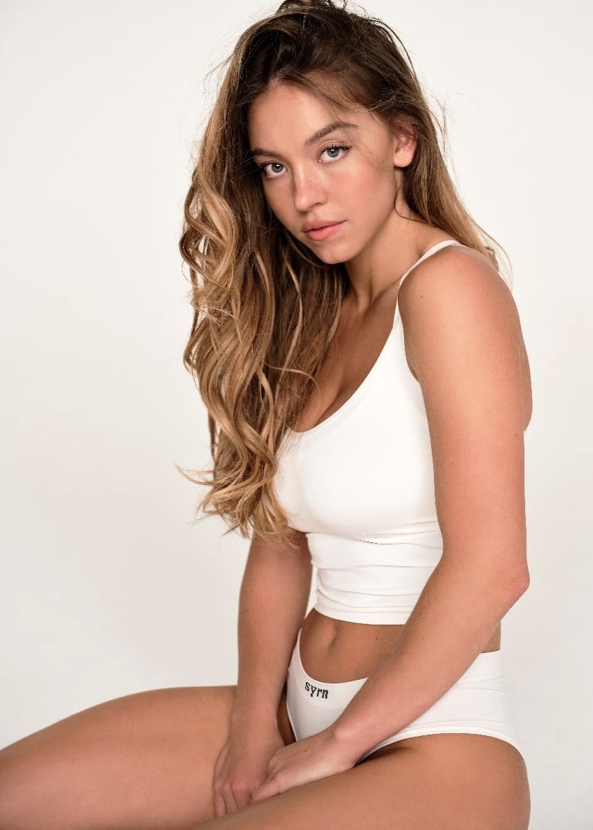 Sydney Sweeney Nude Photo Gallery: Sydney Sweeney - Photo 8 of 23