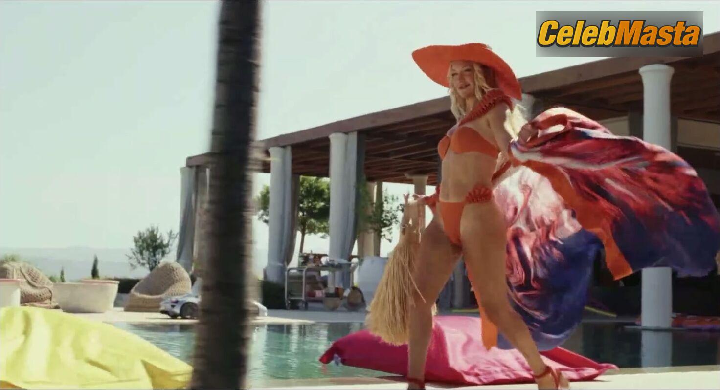 Kate Hudson Photo Set from Glass Onion A Knives Out Mystery photo 1