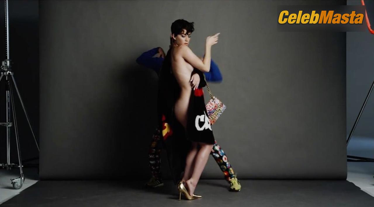 Katy Perry Gallery: Jeremy Scott For Moschino Fall/winter 2015 photo 1