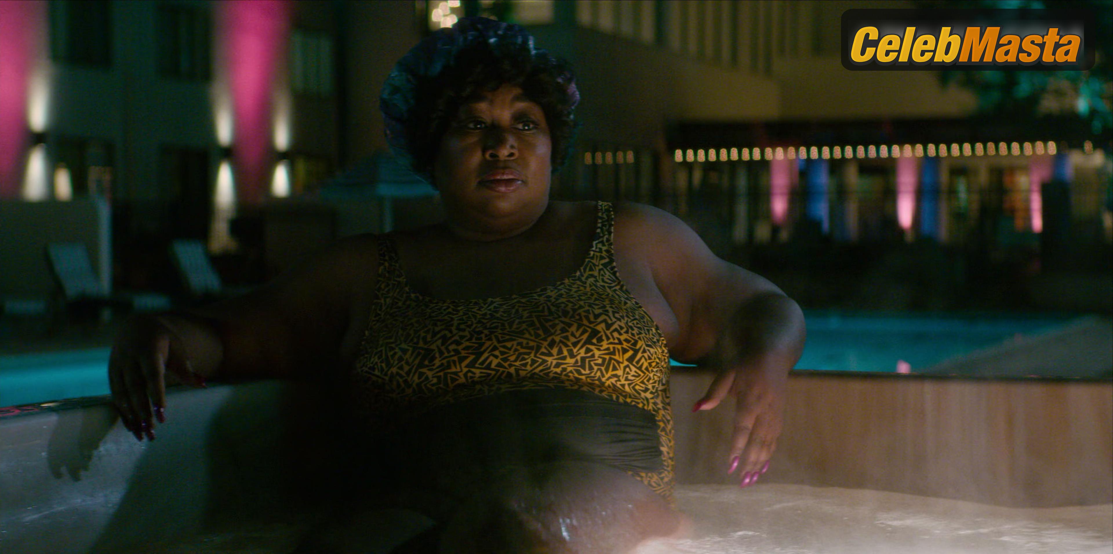 Photo Gallery: Kia Stevens in Glow photo 2