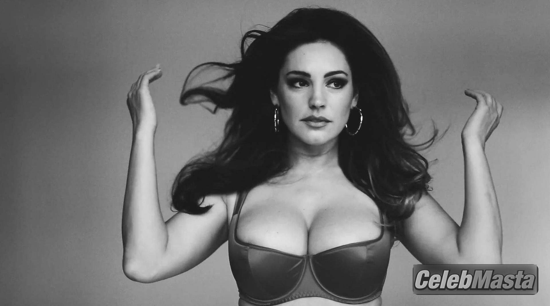 Photo Gallery: Kelly Brook 2015 Calendar Behind The Scenes photo 2
