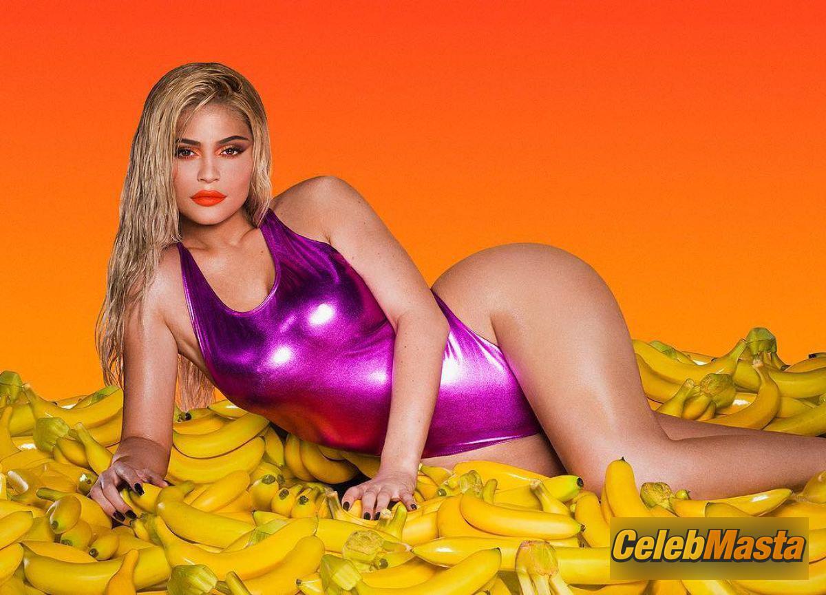 Kylie Jenner Photos: Looking Strong On Forbes Magazine After Becoming A Billionaire photo 1