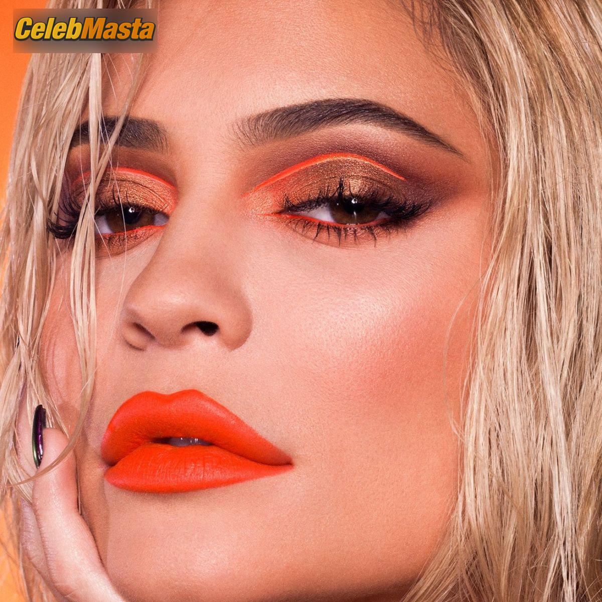 Kylie Jenner Photos: Looking Strong On Forbes Magazine After Becoming A Billionaire photo 4