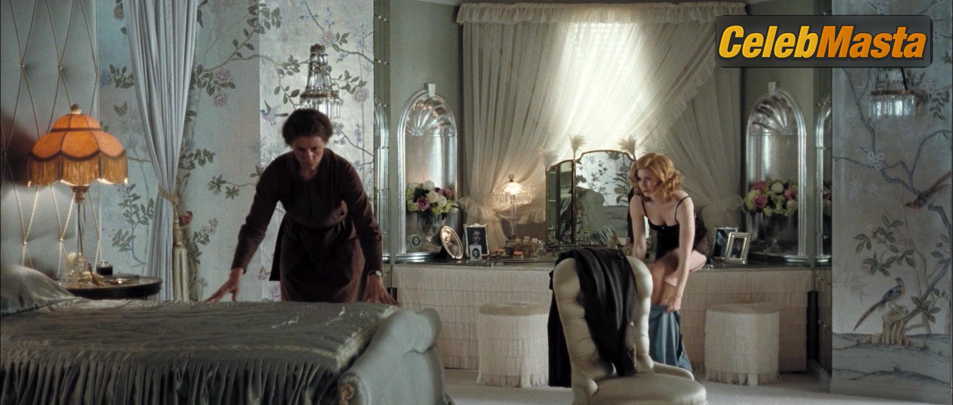 Amy Adams Photo Gallery from Miss Pettigrew Lives For A Day photo 2