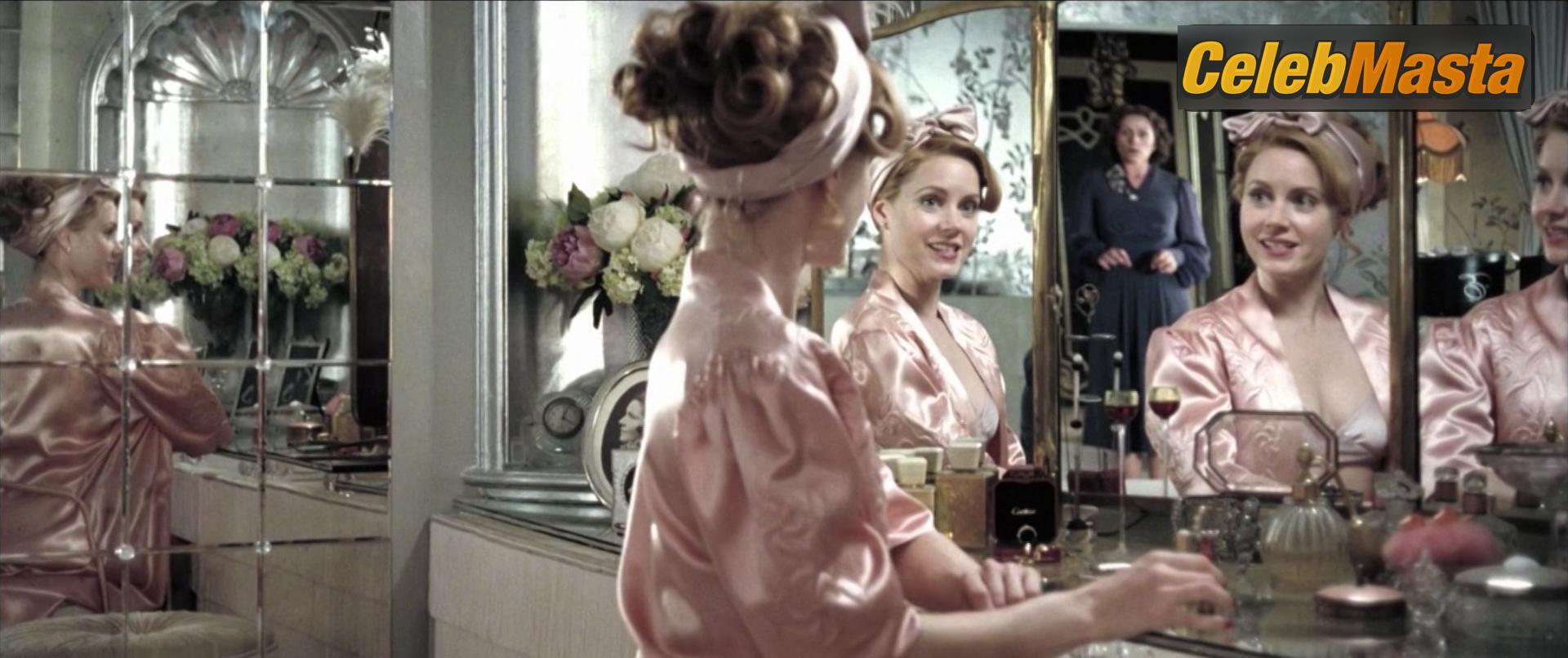 Amy Adams Photo Gallery from Miss Pettigrew Lives For A Day photo 4