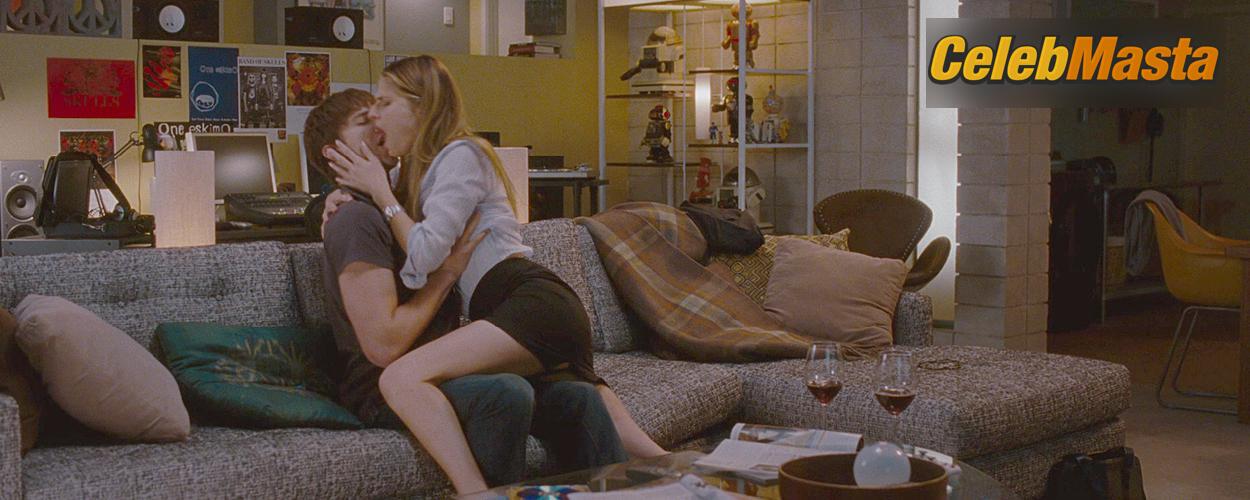 Photo Gallery: Lake Bell in No Strings Attached photo 2