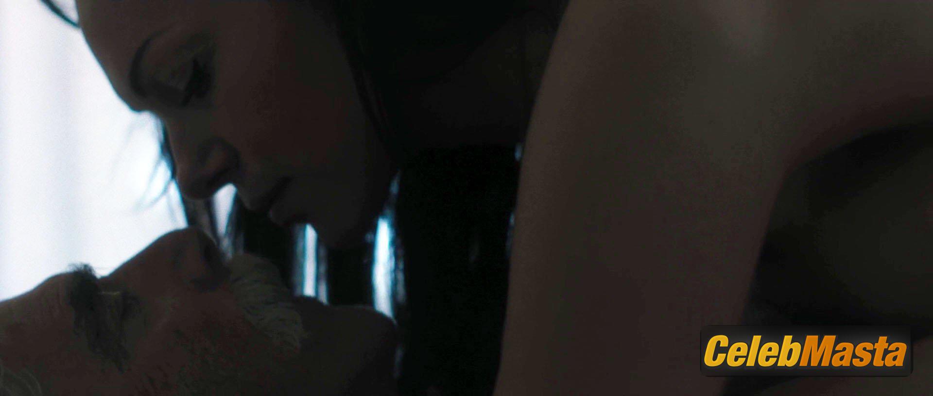 Photo Gallery: Laura Prepon in The Hero photo 1