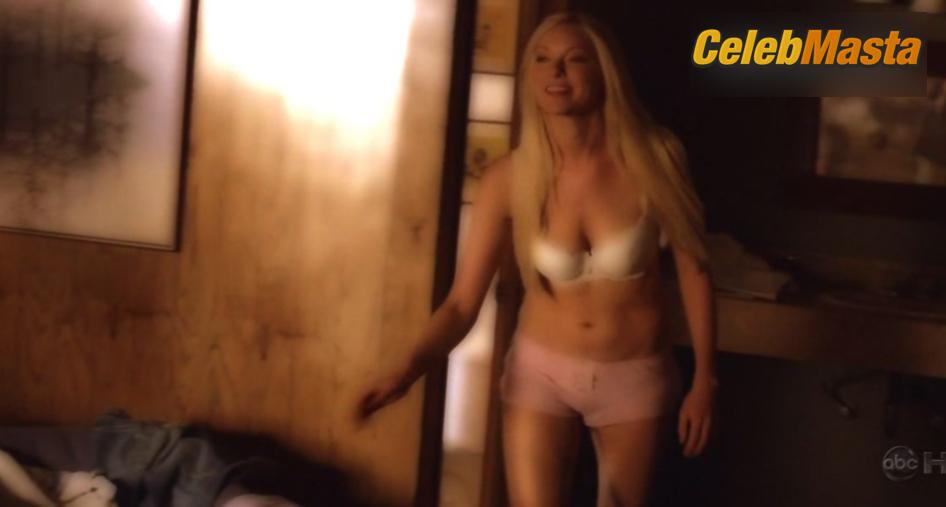 Laura Prepon Photo Gallery from October Road photo 1
