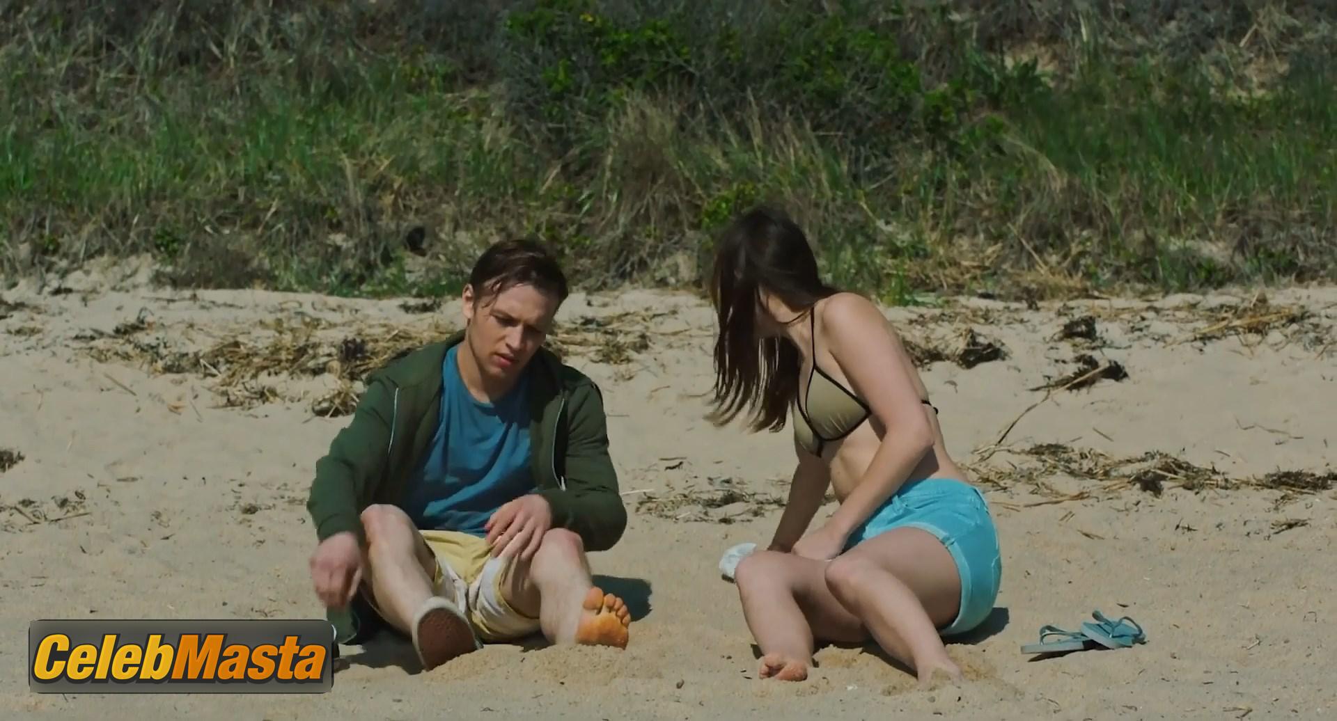 Liana Liberato Photo Set from The Beach House photo 1